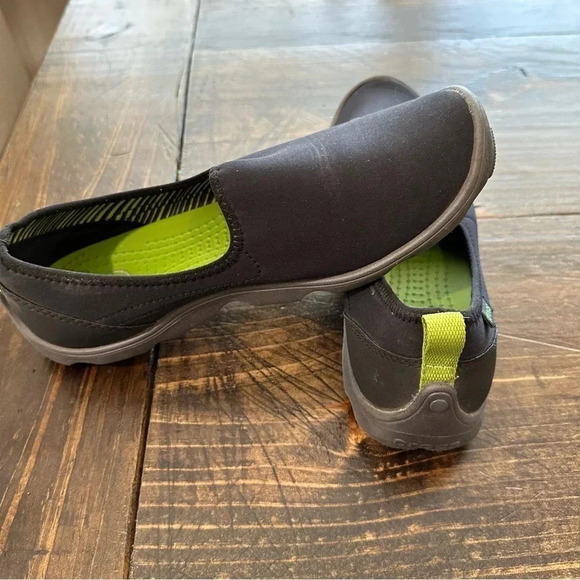 Crocs Women's Duet Busy Day Skimmer Black/Graphite Slip On Shoe Size 7 GUC - Picture 2 of 10